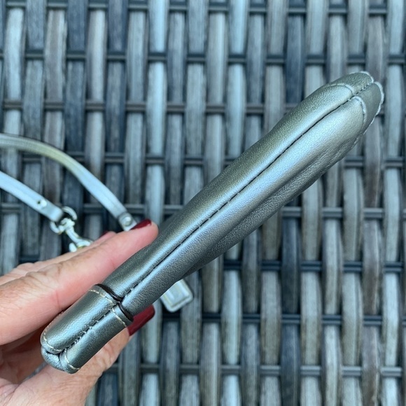 Coach Silver/Pewter Leather Pleated Medium Wristlet - Picture 12 of 16